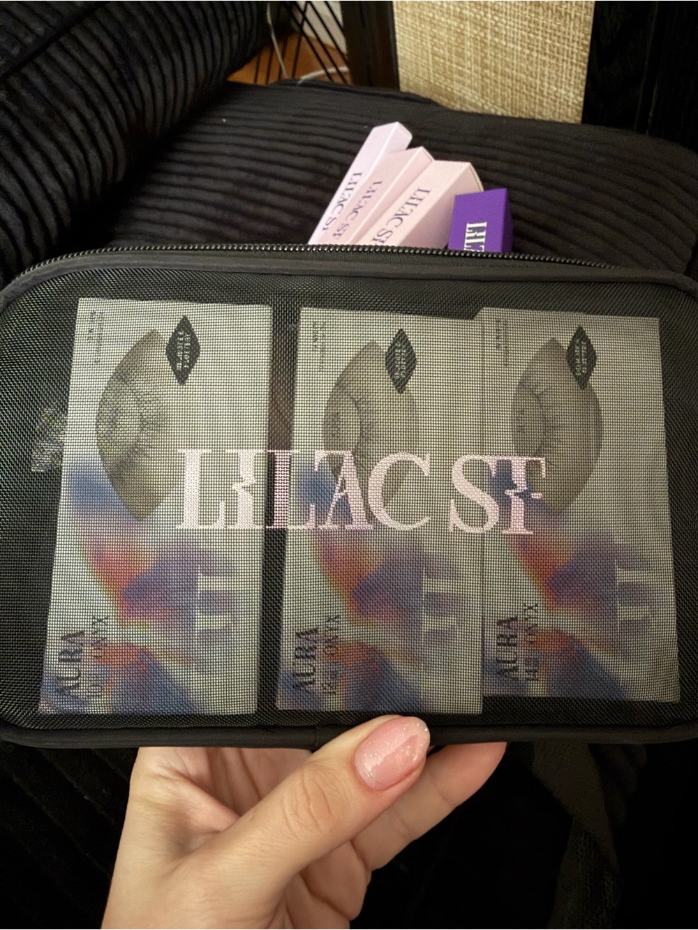 Aura Lilac Strip False Lashes Kit in Black and Lilac